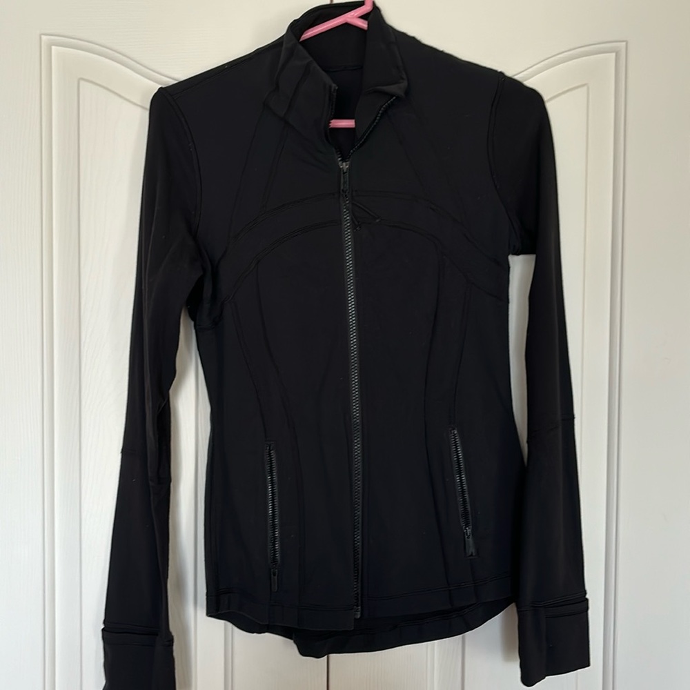 Lululemon Black fitted spandex jacket size 6